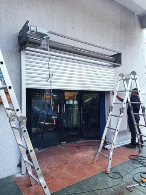 10 étapes pour installer un rideau métallique