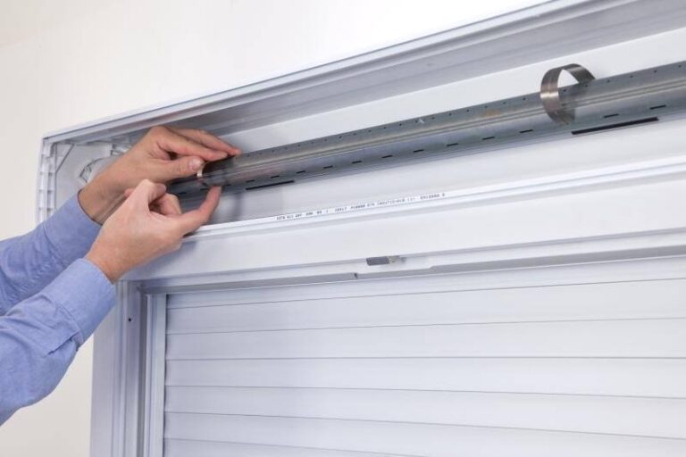 Comment ouvrir un coffre de volet roulant ? Guide Complet